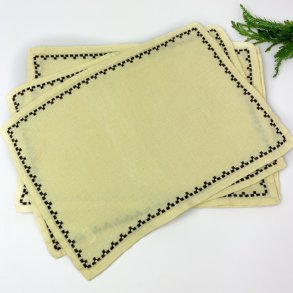 Vier hellgelbe Vintage-Deckservietten