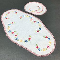 Vintage matchende lysedug og flakoner 