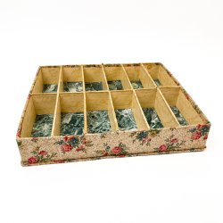 Franzsische Vintage-Schachtel mit Stoff bezogen und mit Fchern unterteilt.
