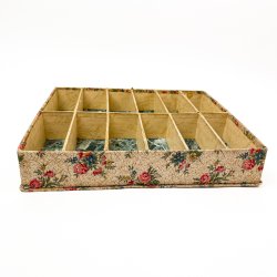 Franzsische Vintage-Schachtel mit Stoff bezogen und mit Fchern unterteilt.