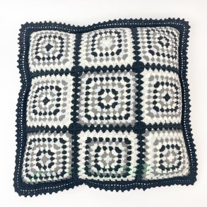 Gehkeltes Vintage-Zierkissen in Schwarz und Wei  