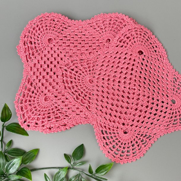 Seks hklede rosa mundservietter