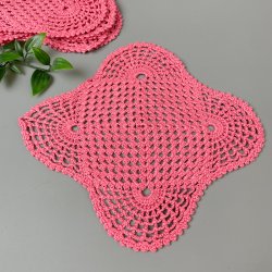 Sechs gehkelte rosafarbene Servietten  