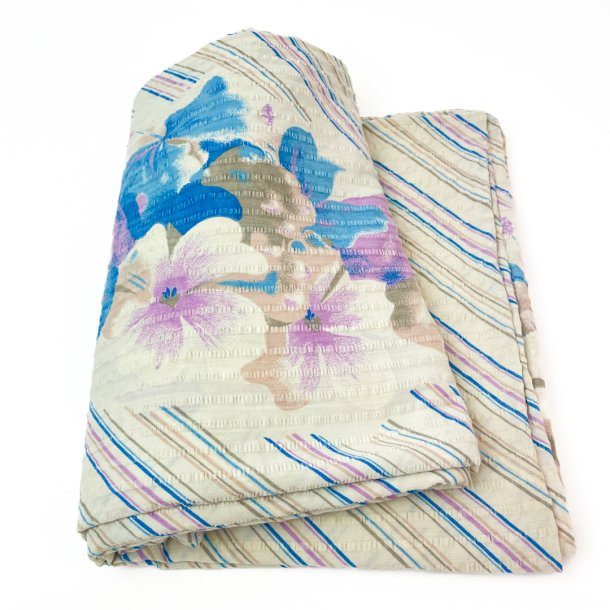 Retro sengetj med blomster og striber