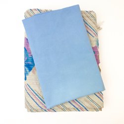 Retro sengetj med blomster og striber