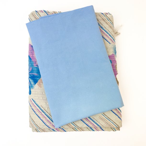 Retro sengetj med blomster og striber