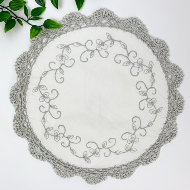 Hvid vintage flakon med gr broderi