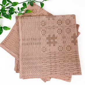 Vier wunderschne retro rosafarbene Mundservietten mit Webmuster