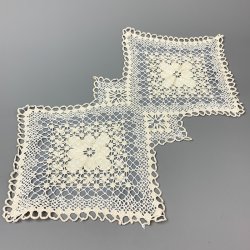 Geklppelter Vintage-Tischlufer  