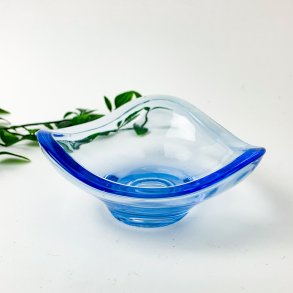 Mundgeblasene blaue Vintage-Glasschale.