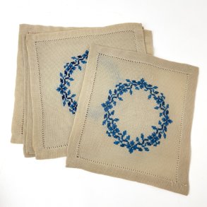 Sechs vintage Untersetzer mit Stickerei