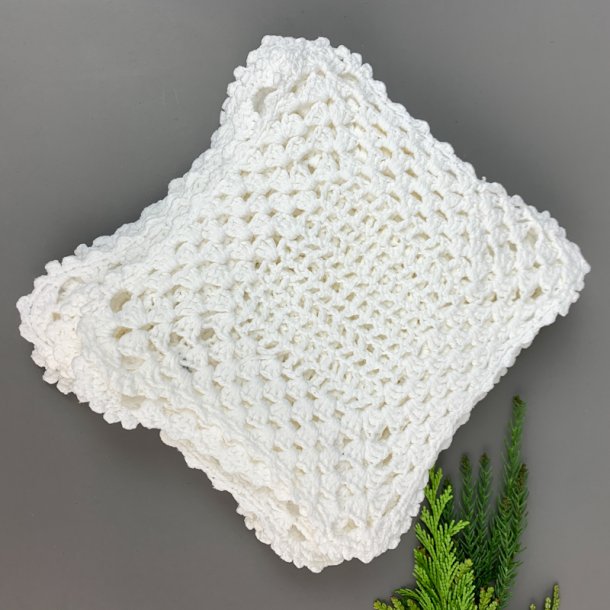 Tolv hklede hvide mellemlgsservietter