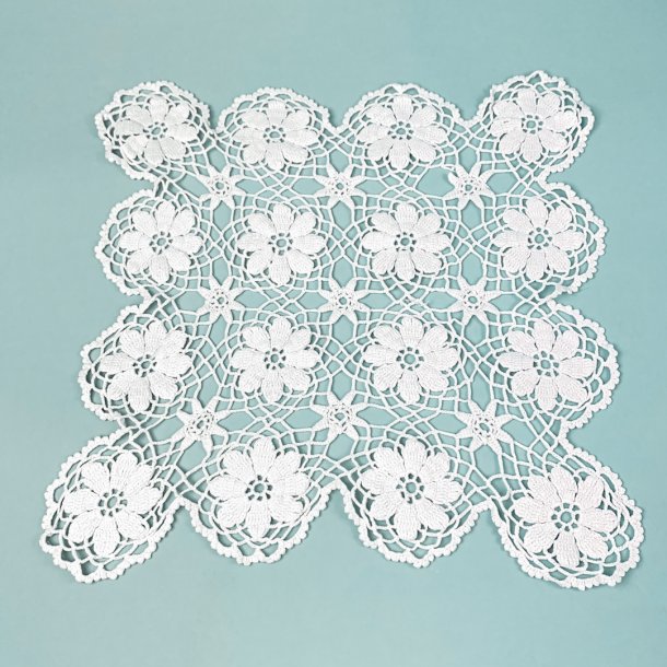 Hklet hvid vintage lysedug