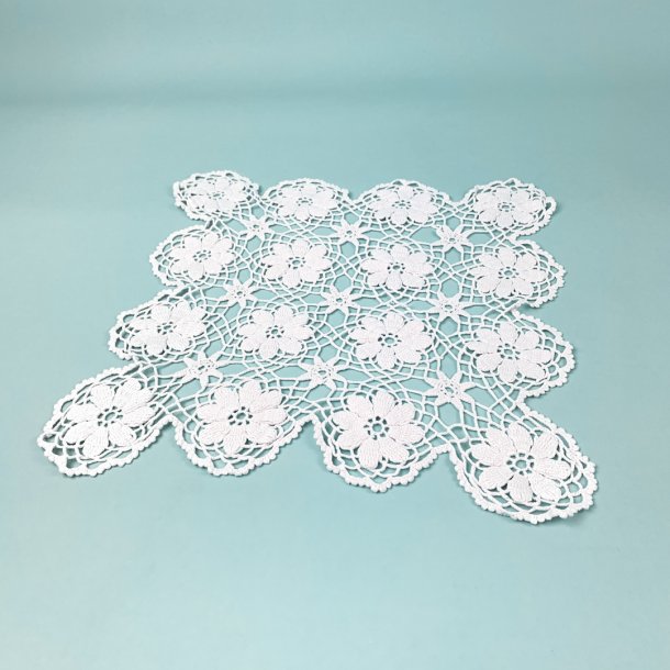 Hklet hvid vintage lysedug