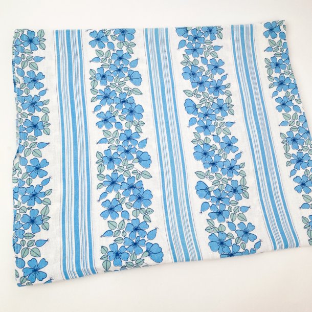 Vintage Babybettlaken mit blauen Blumen