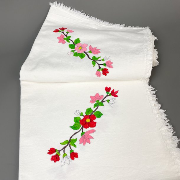 Tischdecke mit handgemalten Blumen  300 cm.