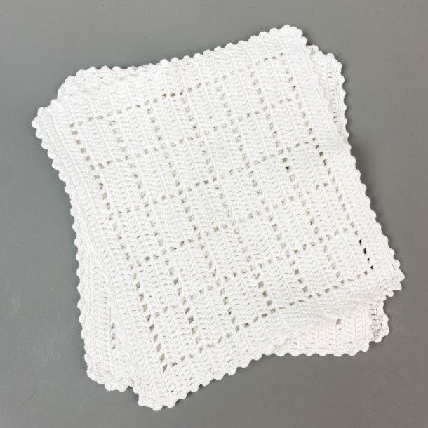 Fire hklede hvide vintage mundservietter