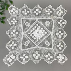 Geklppelte weie Vintage-Lysedecke.