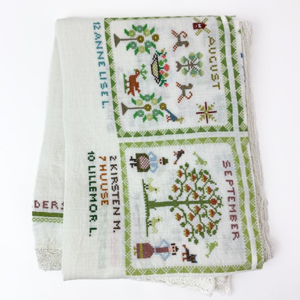 Broderet retro dug med mneder   150 cm