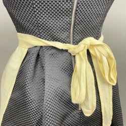 Helles gelbes Vintage-Schrze aus Leinen