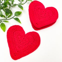 Sechs gehkelte rote Herz-Untersetzer  