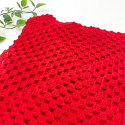 Sechs gehkelte rote Servietten  