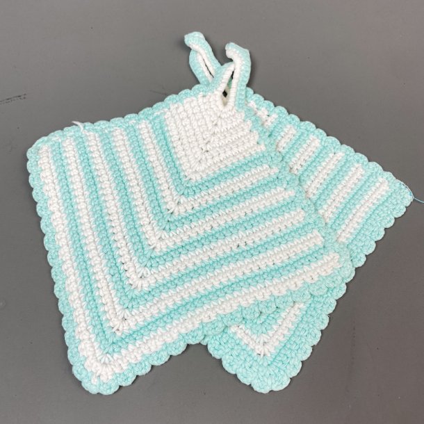 Gehkelte mintgrne Retro-Topflappen  