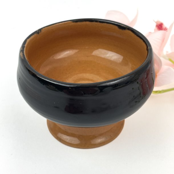 Schwarze vintage Keramiktassen 