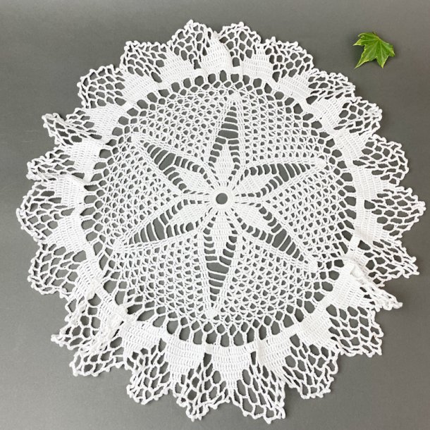 Hklet hvid vintage lysedug