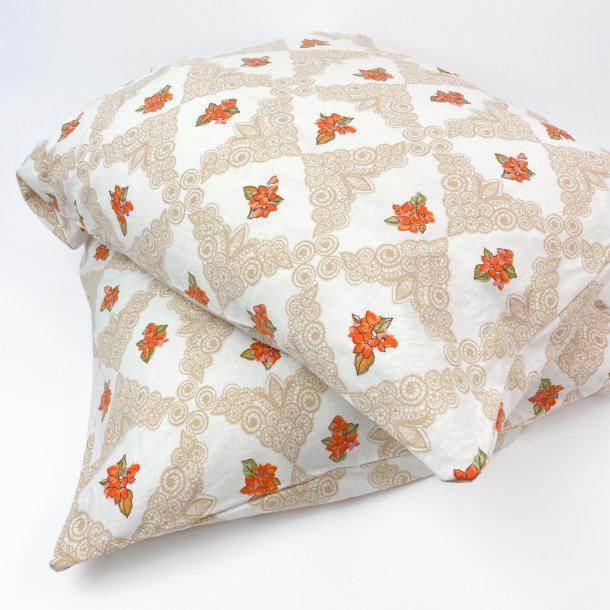 To retro pudebetrk med blomster