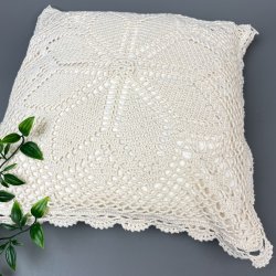 Hklet cremefarvet pyntepudebetrk