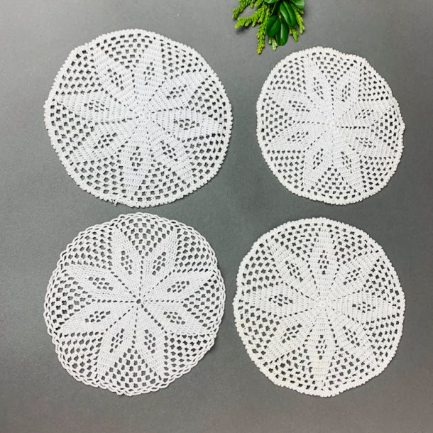 Fire hvide vintage flakoner