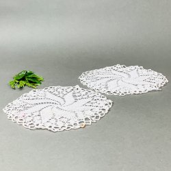 To hvide vintage flakoner