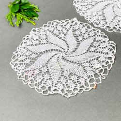 To hvide vintage flakoner