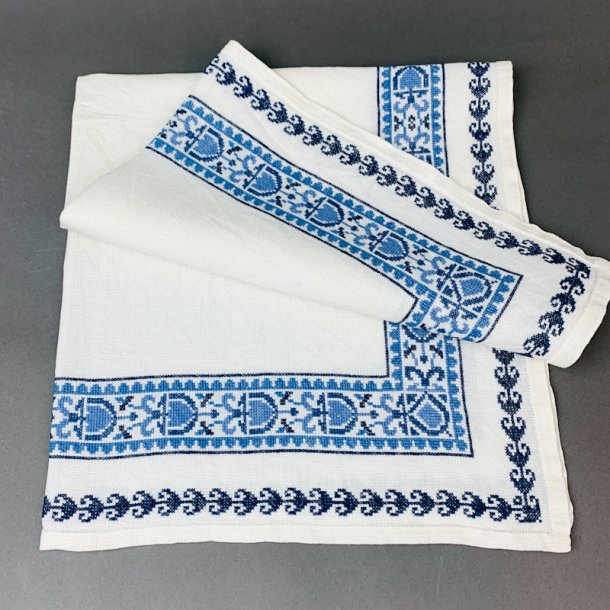 Vintage lysedug med bl broderi
