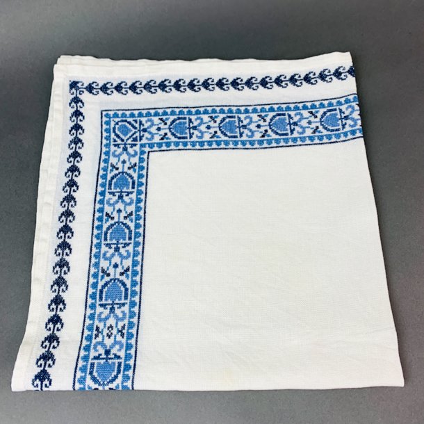 Vintage lysedug med bl� broderi