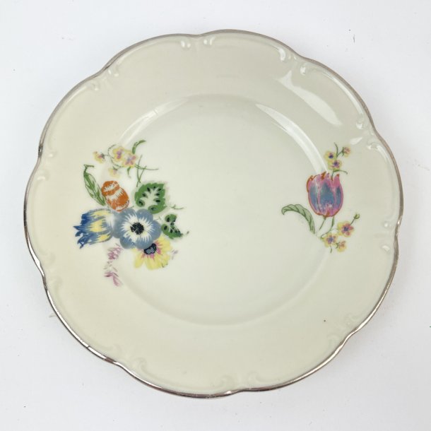 Kagetallerken med markblomster  Minerva