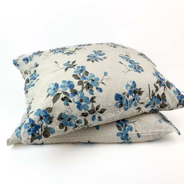 To retro pudebetrk med bl blomster