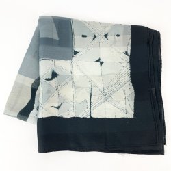 Schwarzes und graues Vintage-Seidentuch.