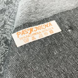 Dunkelgraues Vintage-Pashmina-Tuch.