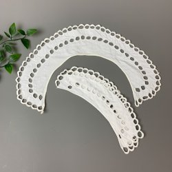 Bestickte Vintage-Kragen und Manschetten.