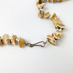 Flerfarvet naturperle-halskde