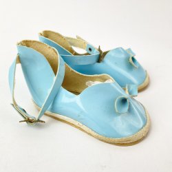Hellblaue Vintage-Puppenschuhe