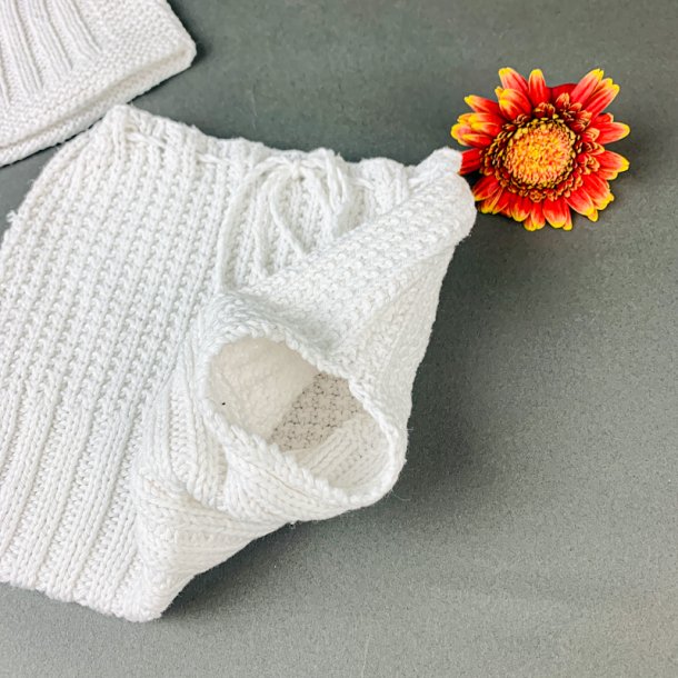 Gestricktes Babysset - Pullover und Shorts - 4-6 Monate