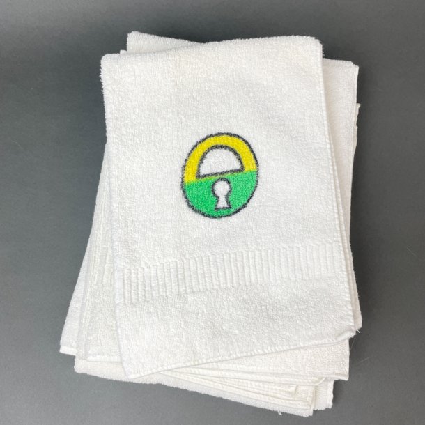 Drei gleiche weie Retro-Handtcher