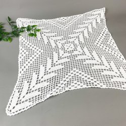 Vintage h�klet lysedug i hvid