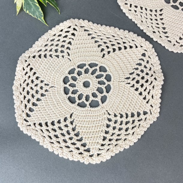 To cremefarvede vintage flakoner