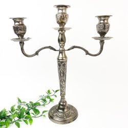 Dekorativer dreiflammiger Kerzenhalter