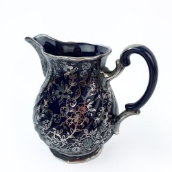 Mitternachtsblaue Vintage  Sahneknnchen mit Silber.