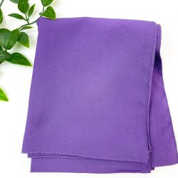 Klassisches lila Vintage-Tuch.  